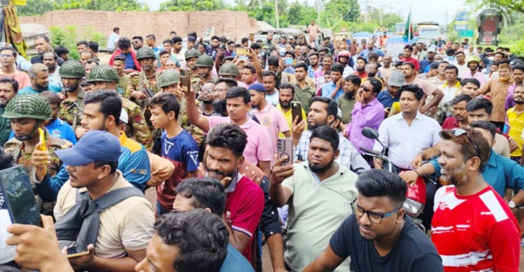 টোল আদায় বন্ধে দুই ঘণ্টা মহাসড়ক অবরোধ, যানজট-ভোগান্তি