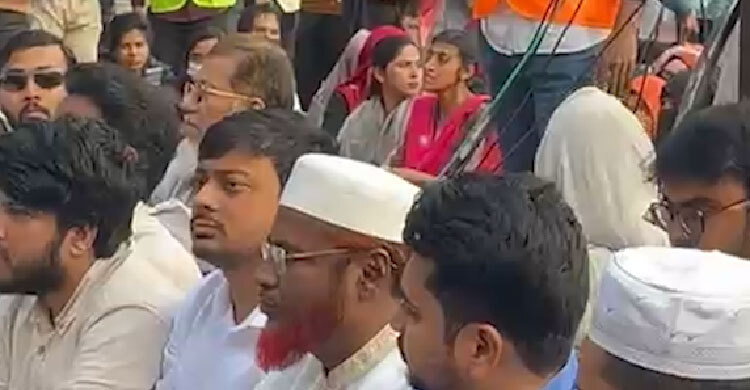 সর্বদলীয় প্রতিরোধ সমাবেশে বিভিন্ন দলের নেতাকর্মী'রা!