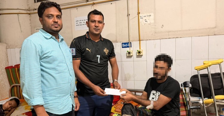 দুর্ঘটনায় আহত প্রবাসীর পাশে দাঁড়ালেন ছাত্রদল নেতা 