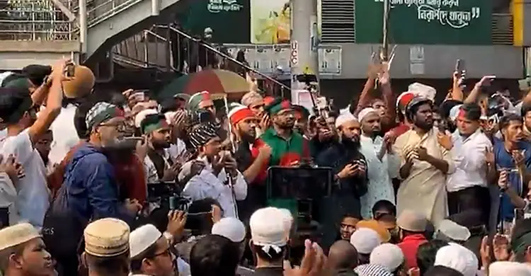 জুমার নামাজের পরে ওসমান হাদির জন্য বিশেষ দোয়া