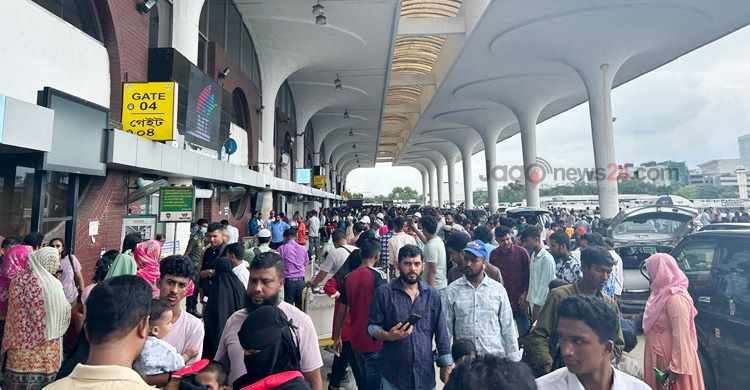 শাহজালাল বিমানবন্দরে তবু সেই ‘মাছ বাজারের ভিড়’