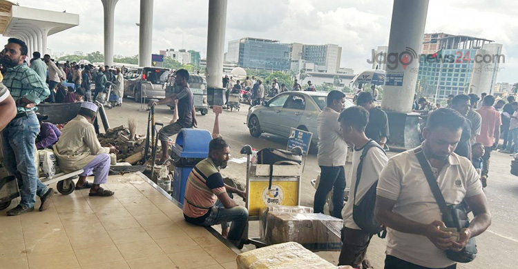 শাহজালাল বিমানবন্দরে তবু সেই ‘মাছ বাজারের ভিড়’