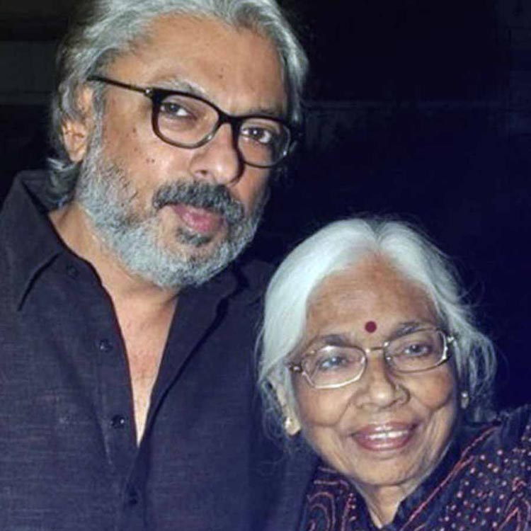 মা ভক্ত বলিউডের যেসব তারকা