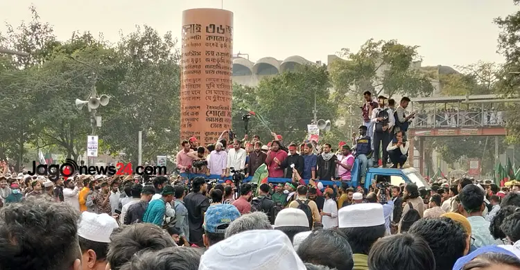 হাদি খুনের প্রতিবাদে শাহবাগে বিক্ষোভ, শিক্ষার্থী-জনতার ঢল