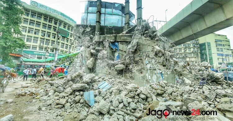 রাতের আঁধারে ভেঙে ফেলা হলো শাহবাগের ‘প্রজন্ম চত্বর’