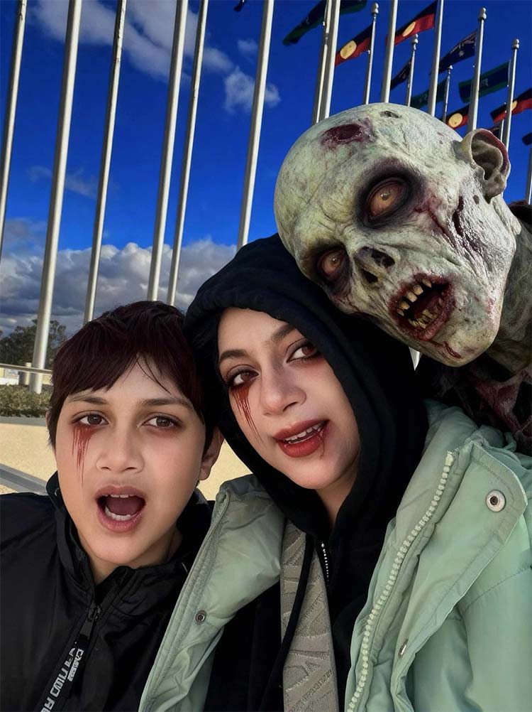 ছেলেকে নিয়ে হ্যালোইনে ভূতের সাজে শাবনূর