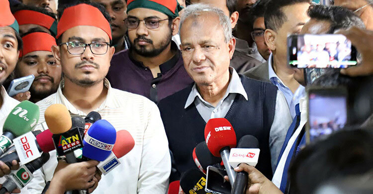 Standing beside Home Adviser, Kayem calls for his resignation