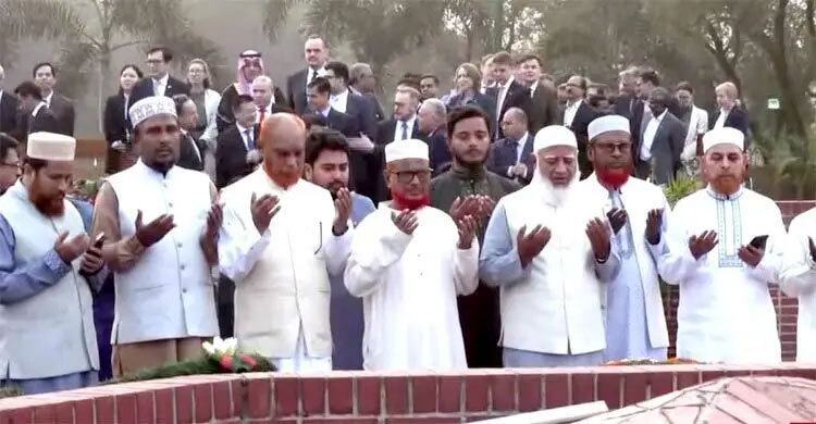 Opposition leader pays tributes at National Memorial