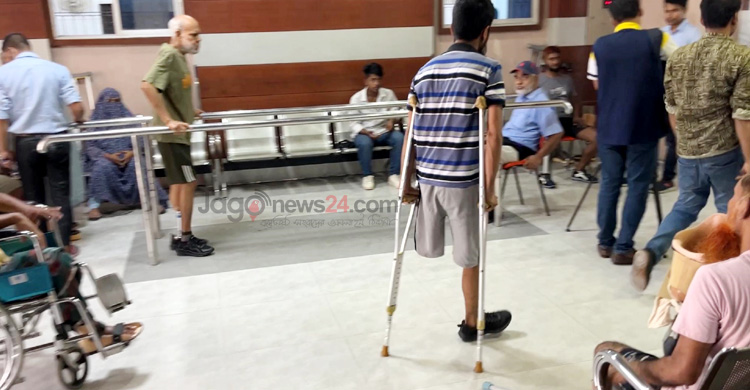 একটা অটোরিকশায় সচল হতে পারে জুলাই আহত শাহ আলমের জীবন