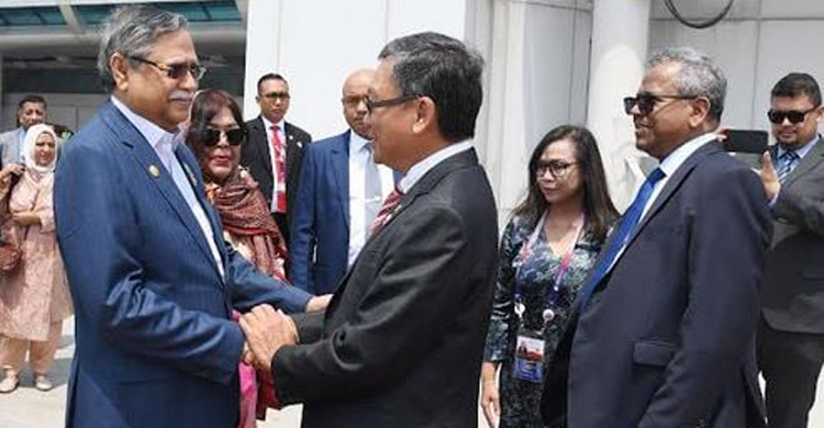 President reaches Singapore from Indonesia