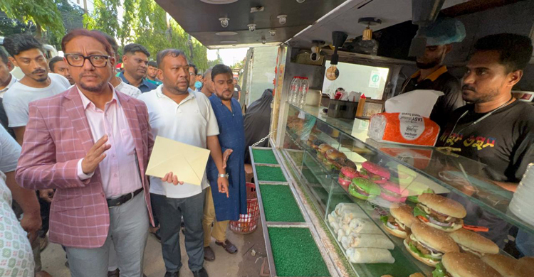 আগ্রাবাদে দিনে হকার বসতে পারবে না: মেয়র শাহাদাত