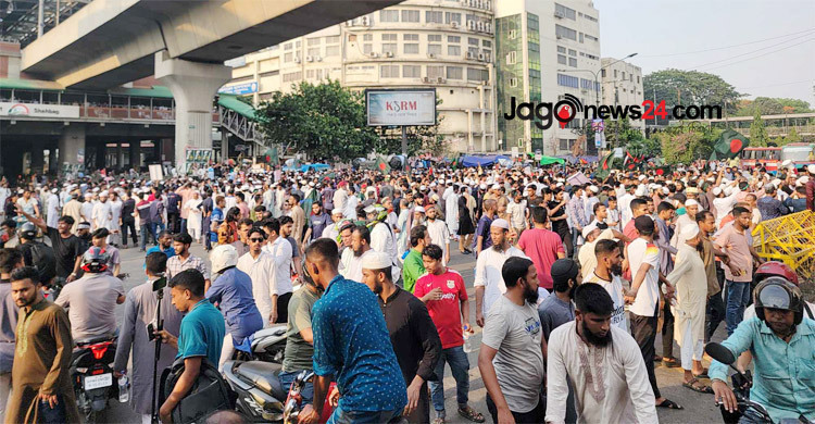 Protesters block Shahbagh seeking ban on Awami League