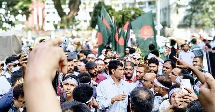 ২১ ঘণ্টা পর প্রাথমিকের ৫ শিক্ষককে ছেড়ে দিলো পুলিশ