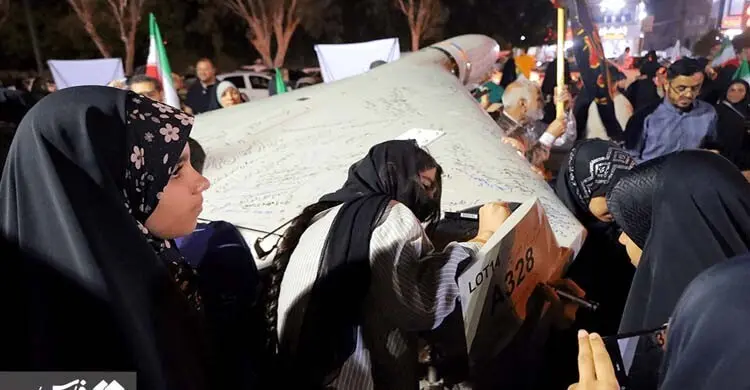 ইরানের সামরিক শক্তির প্রতীক ‘শাহেদ’ ড্রোনের বিশাল প্রদর্শনী!