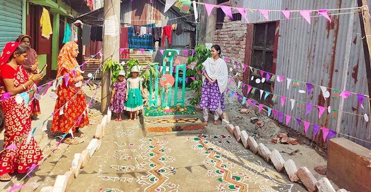 কীর্তনখোলার তীর ঘেঁষা কলোনিতে ১৫ শহীদ মিনার বানালো শিশুরা