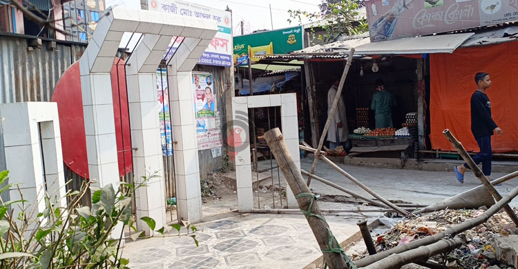 অযত্ন-অবহেলায় পড়ে রয়েছে শহীদ মিনার