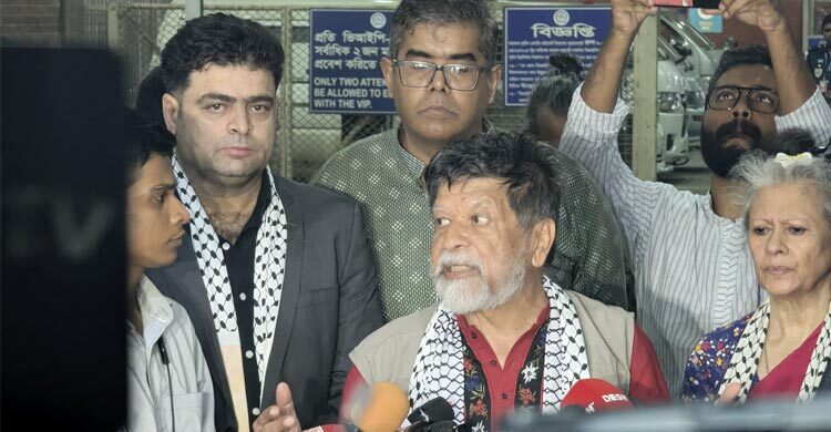 বাংলাদেশি পাসপোর্ট দেখে মাটিতে ছুড়ে ফেলেছে ইসরায়েলি বাহিনী