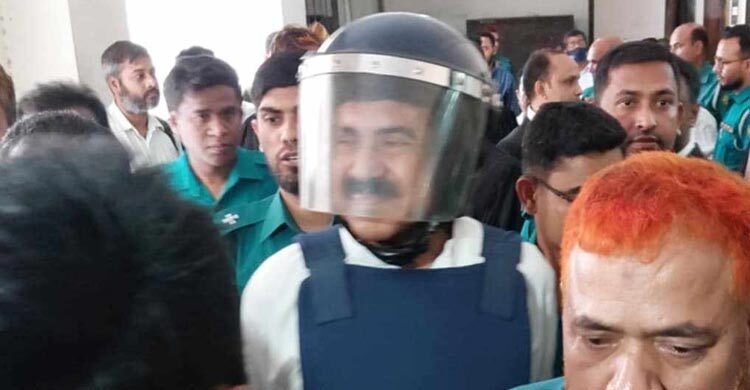 Shajahan Khan breaks down in court