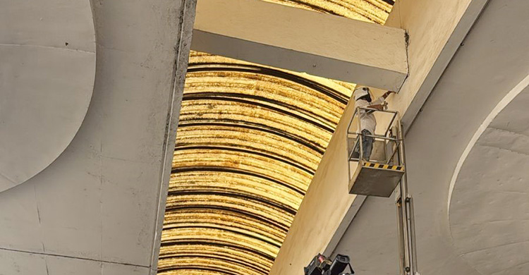 ভূমিকম্পে শাহজালাল বিমানবন্দরে খসে পড়লো বিমের পলেস্তারা