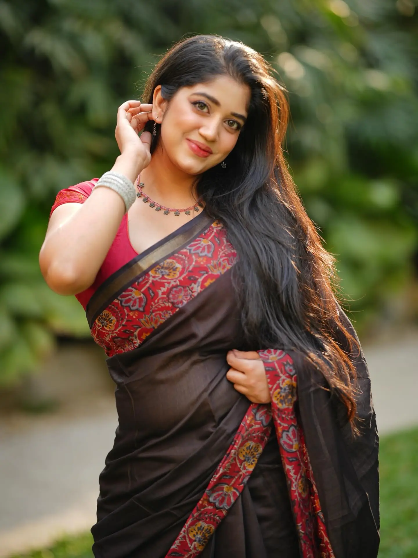 সুতি শাড়িতেই অপরূপ শাহতাজ