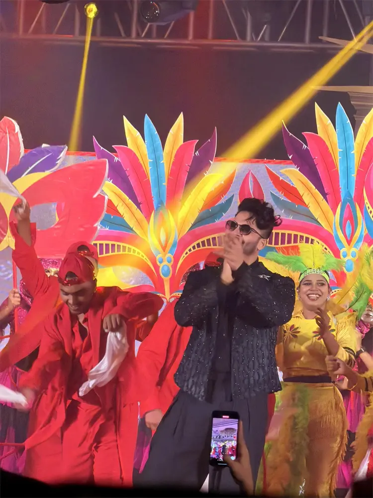 শাকিব খানের সঙ্গে ছবি তুলতে না পেরে মন খারাপ করে বাড়ি ফিরতে হয়েছে জনপ্রিয় কনটেন্ট ক্রিয়েটর রিপন মিয়াকে। সম্প্রতি এক অনুষ্ঠানে মেগাস্টার শাকিব খানের