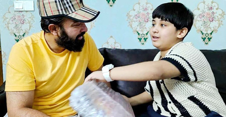 এবার স্টোরিতে বড় ছেলে জয়ের ছবি দিয়ে আলোচনায় শাকিব