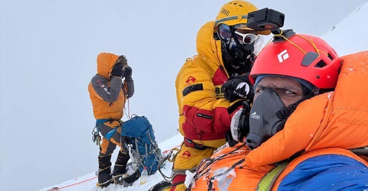 এভারেস্ট চূড়ার কতটা কাছে ব্যালকনি