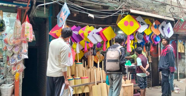 সম্প্রীতির মেলবন্ধন সাকরাইন উৎসবের অপেক্ষায় পুরান ঢাকা