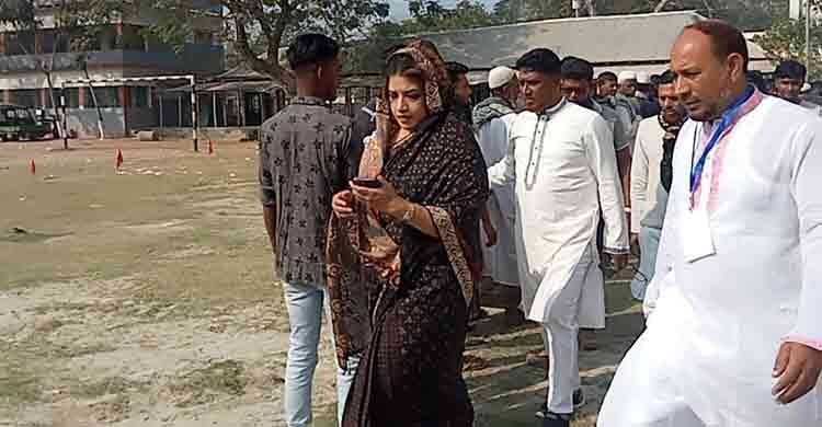 নিজ কেন্দ্রে ভোট দিলেন বিএনপি প্রার্থী শামা ওবায়েদ