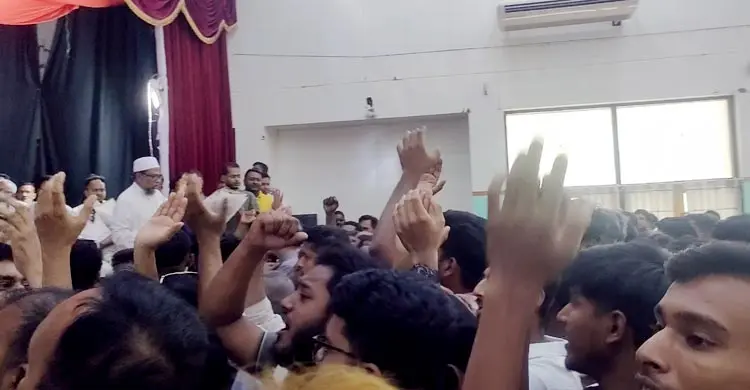 অনুষ্ঠান শুরু নিয়ে হট্টগোল, মেজাজ হারালেন পররাষ্ট্র প্রতিমন্ত্রী