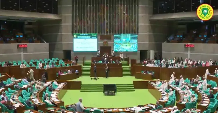 সরকারি চাকরিতে প্রবেশে বয়সসীমা ৩২ করে সংসদে বিল পাস