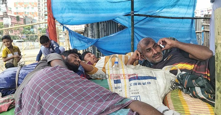লোকসান দিয়েও বিক্রি হয়নি অনেক গরু, বাড়ি নিয়ে যাচ্ছেন ব্যাপারীরা