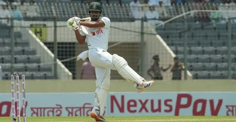 শান্ত-মুমিনুলের জুটিতে চাপ সামলে লাঞ্চে বাংলাদেশ