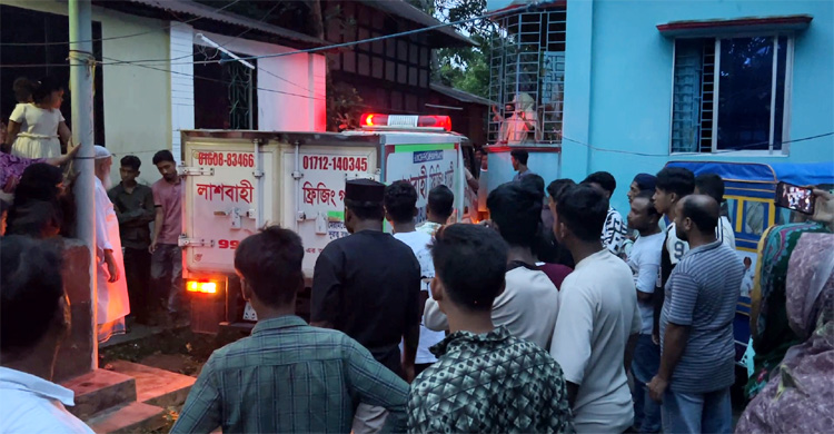 দোলনায় দোল খেতে খেতে হারিয়ে গেলো আয়মান