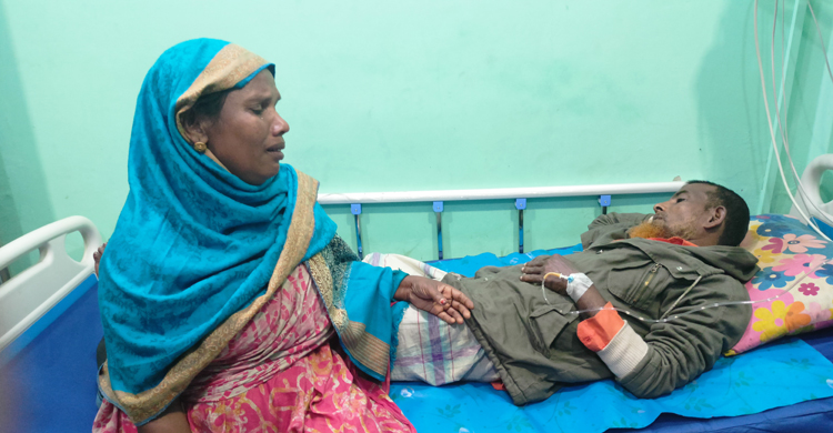 স্বতন্ত্র প্রার্থীর নির্বাচনী মিছিলে বোমা বিস্ফোরণ, আহত ১৫