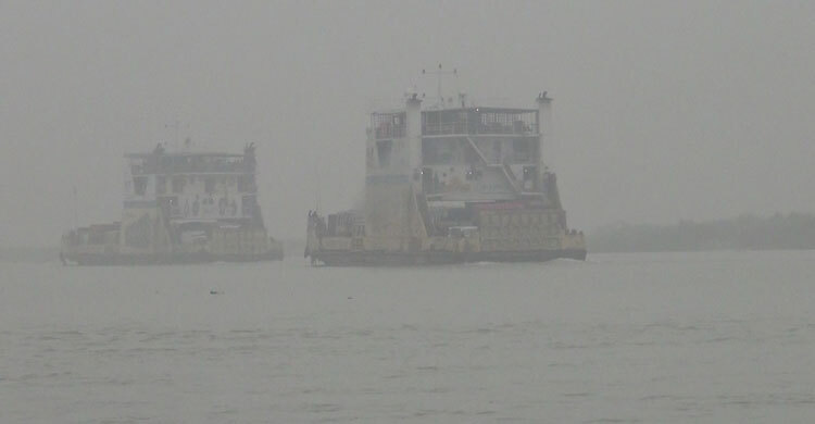 ঘন কুয়াশায় শরীয়তপুর-চাঁদপুর রুটে ফেরি চলাচল বন্ধ