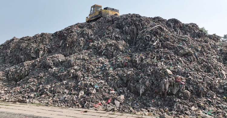 ভাগাড়ের দুর্গন্ধে বন্ধের পথে প্রাথমিক বিদ্যালয়