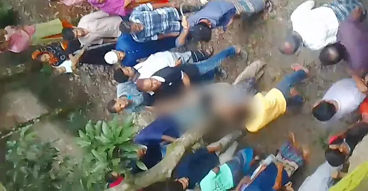 চুরির অপবাদে মধ্যবয়স্ক নারীকে নির্যাতন, ভিডিও ভাইরাল