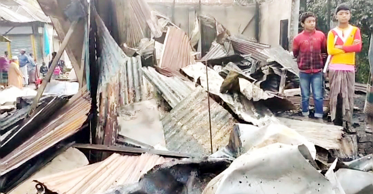 শরীয়তপুরে আগুনে পুড়লো ১১ দোকান