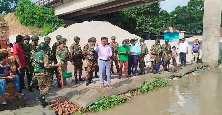 যৌথ বাহিনীর অভিযানে ৪০০ কেজি ইলিশসহ ৩ ট্রলার জব্দ