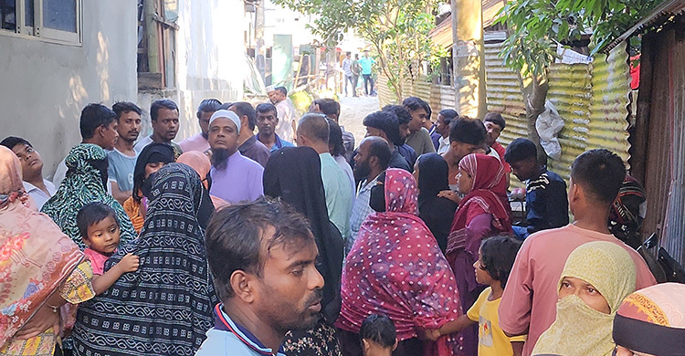 খাটের ওপর গলায় ফাঁস দেওয়া অবস্থায় নারীর মরদেহ উদ্ধার