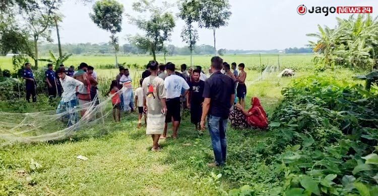 খেলনা ভেবে কুড়িয়ে পাওয়া ককটেল হাতেই বিস্ফোরণ