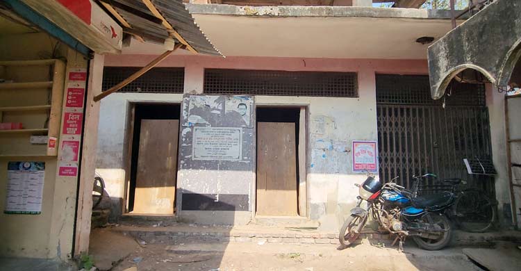 শরীয়তপুরে ভোরে আ’লীগ কার্যালয় খুলে উধাও কর্মীরা