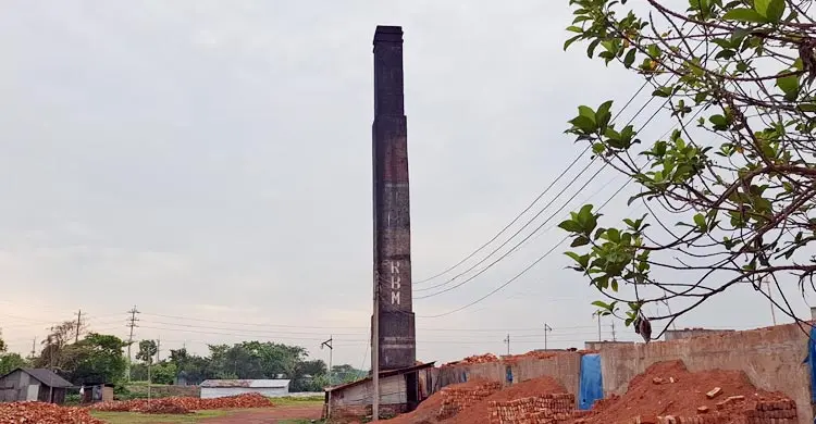 বৃদ্ধ বাবা-মাকে ফেলে স্ত্রী-সন্তানসহ কোটি টাকা নিয়ে উধাও ম্যানেজার