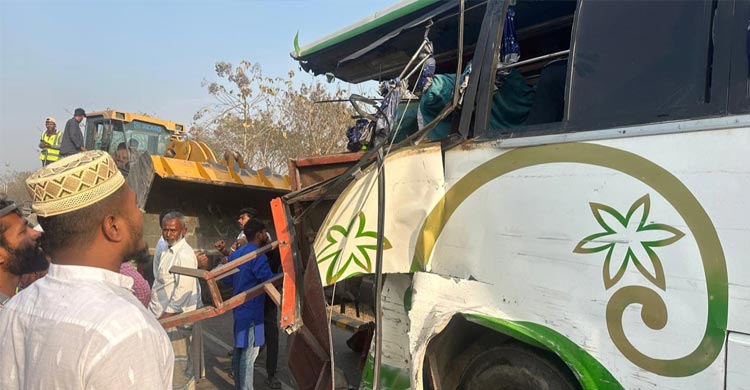 জাজিরায় দুই বাসের সংঘর্ষে চালকের সহকারী নিহত, আহত ১০