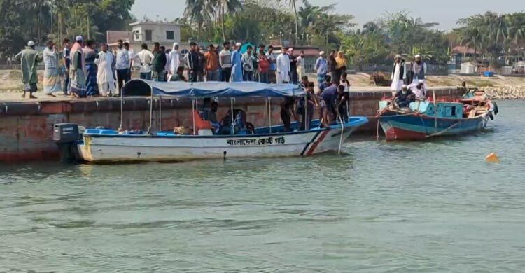 পদ্মায় নোঙর করা জিওব্যাগ বোঝাই বাল্কহেড ডুবে নিখোঁজ ২