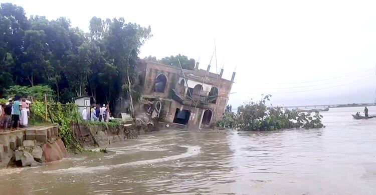 চোখের পলকেই নদীতে বিলীন দ্বিতল মসজিদ