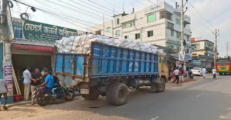 শরীয়তপুরে সরকারি চাল নিয়ে প্রশাসনের ‘চালবাজি’