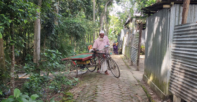 লিভার সিরোসিসে আক্রান্ত ভ্যানচালক শাহালমের কণ্ঠে বাঁচার আকুতি
