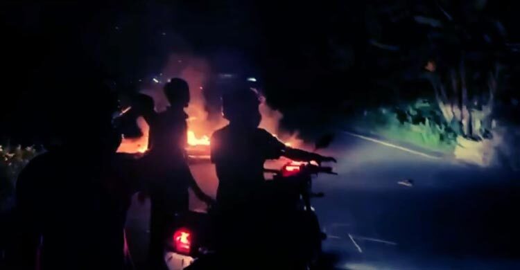 সড়কে গাছ ফেলার চেষ্টা, ধাওয়ায় পালালো নিষিদ্ধ ছাত্রলীগ কর্মীরা